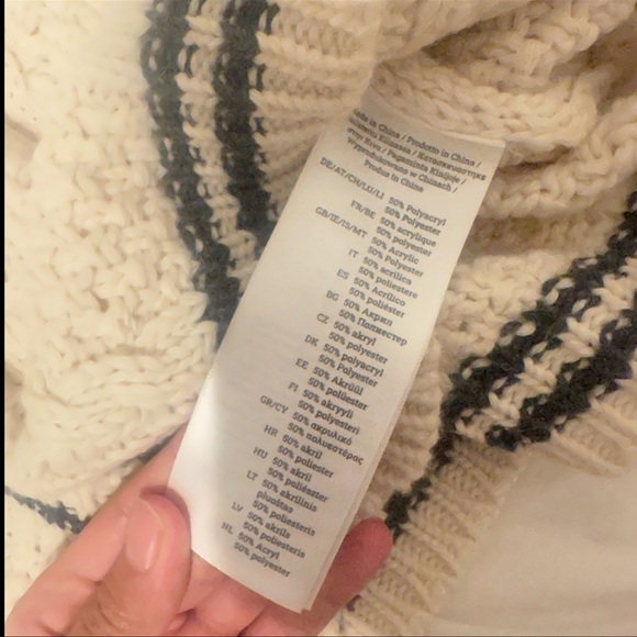 Taylor Swift Cardigan M/L 2024 Folklore Cardigan Size M/L New NWOT - Picture 4 of 9